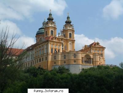 danube poze cu cladiri importante